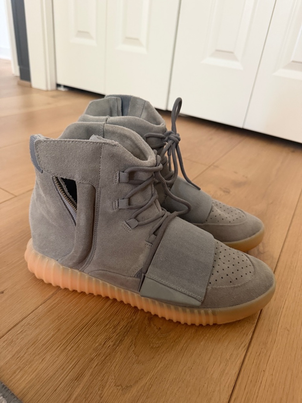 Yeezy Boost 750 light gray size 11 men
